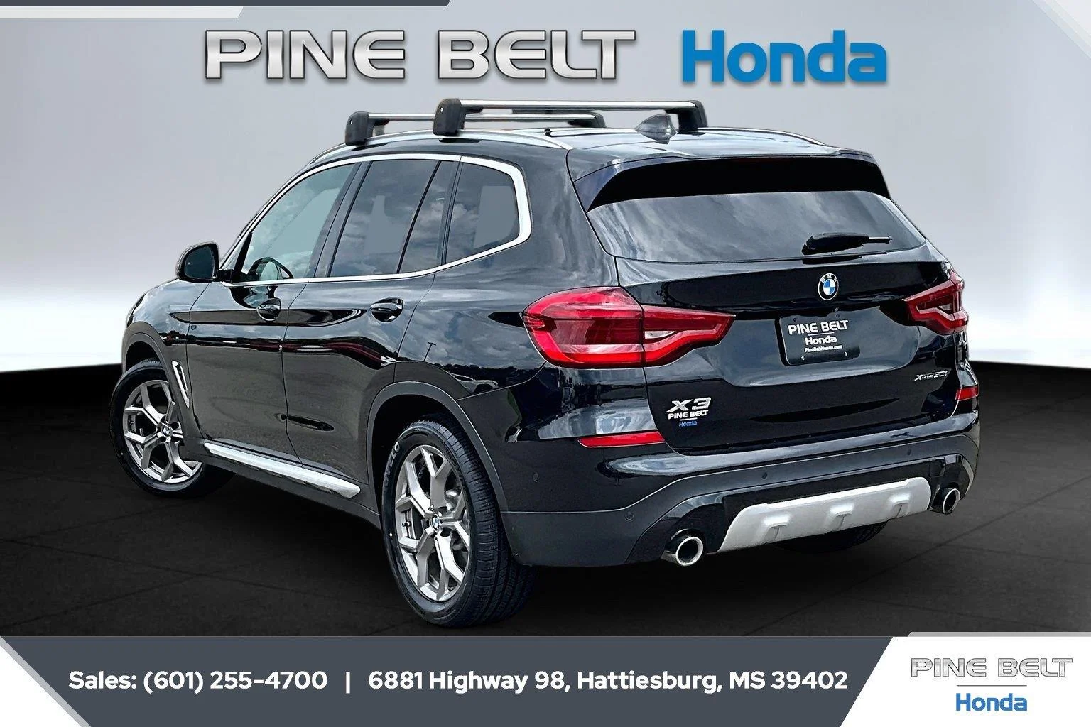 Used 2020 Black Sapphire Metallic BMW xDrive30i image 2