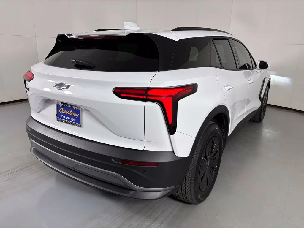 Used 2025 White Chevrolet LT image 8