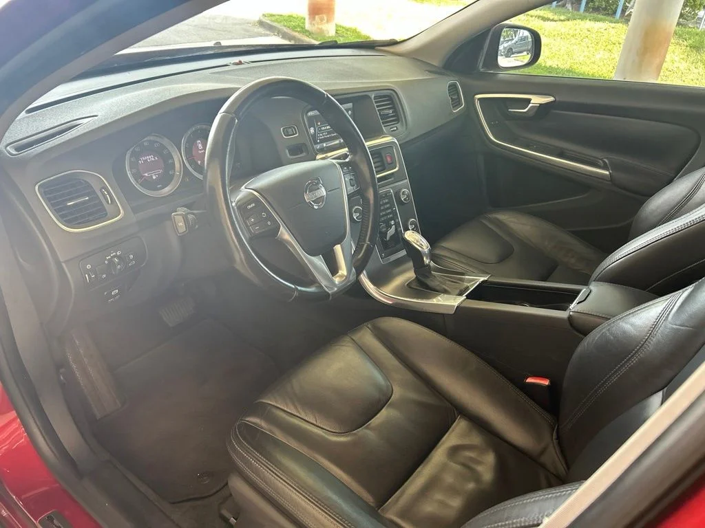 Used 2013  Volvo  image 6