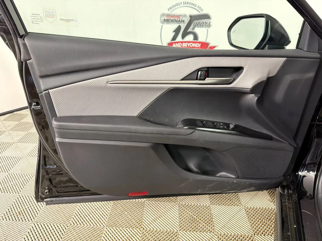2025 Toyota Camry SE - Photo 10
