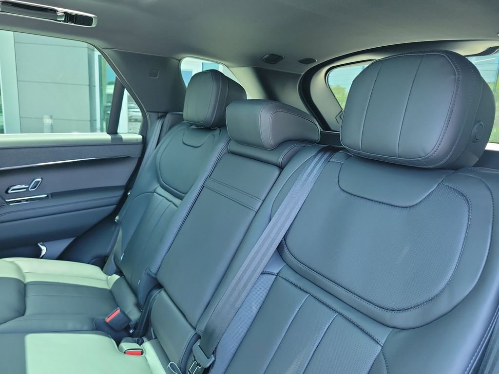 New 2026 Fuji White Land Rover Dynamic SE image 15