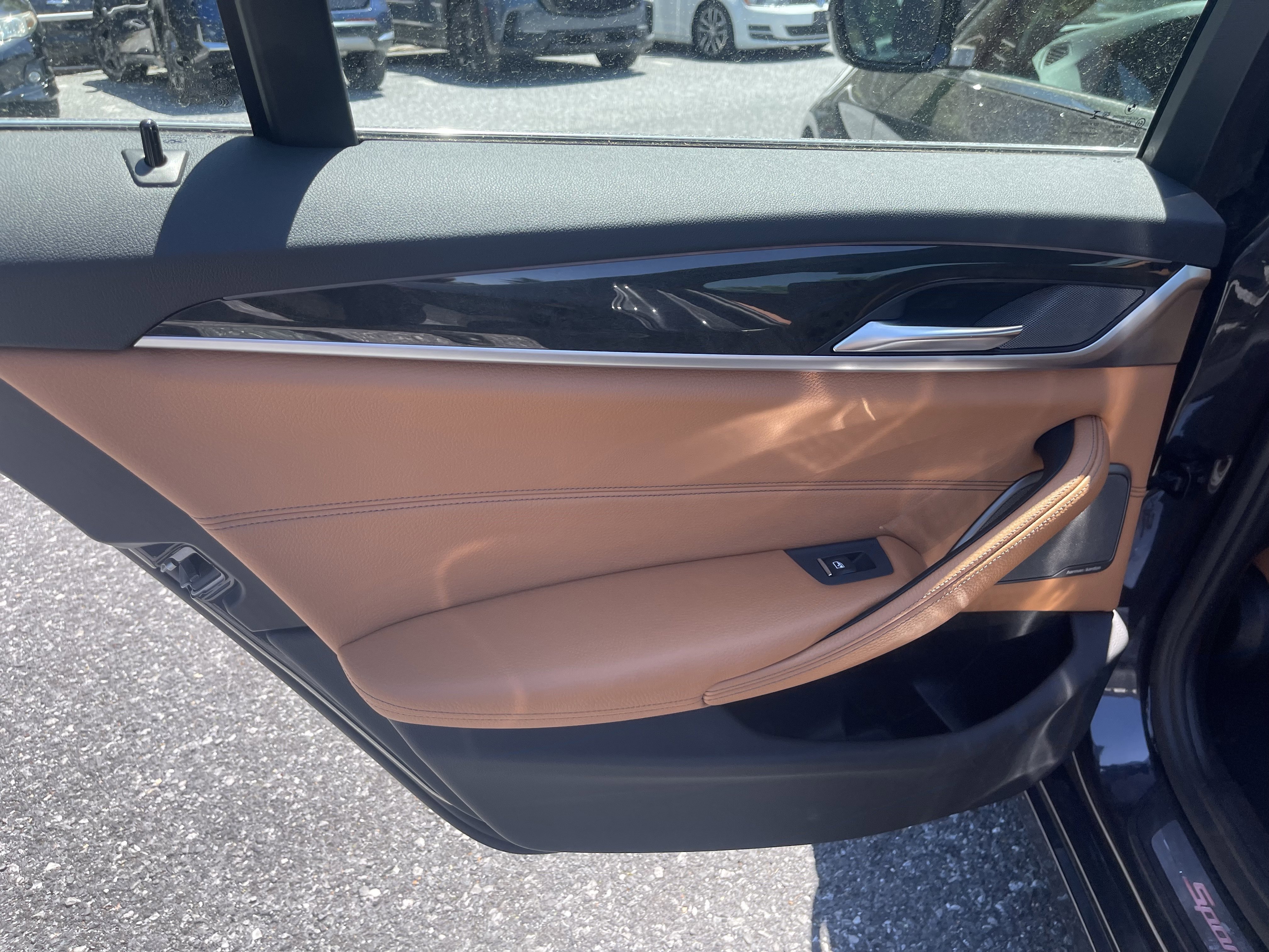 Used 2017 Dark Graphite Metallic BMW 530i xDrive image 9