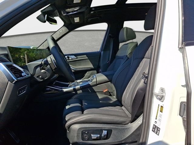 New 2027 Alpine White BMW M60i image 11