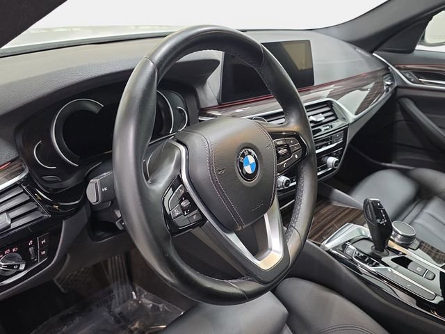 Used 2018 Alpine White BMW 530i xDrive image 14