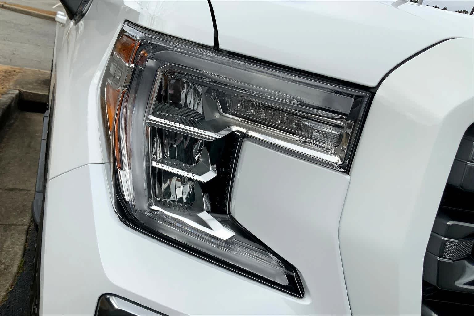 Used 2020 Summit White GMC AT4 image 26