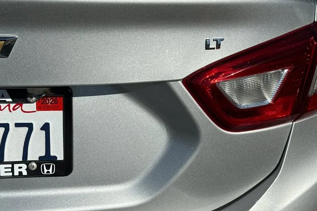 Used 2018 Silver Ice Metallic Chevrolet LT image 8