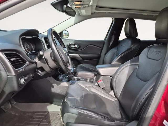 Used 2021 Velvet Jeep Limited image 11