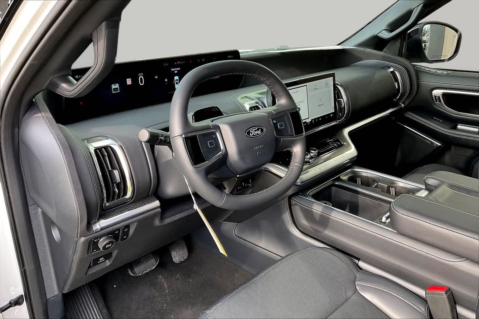 New 2026 Star White Metallic Tri-Coat Ford Platinum® image 5