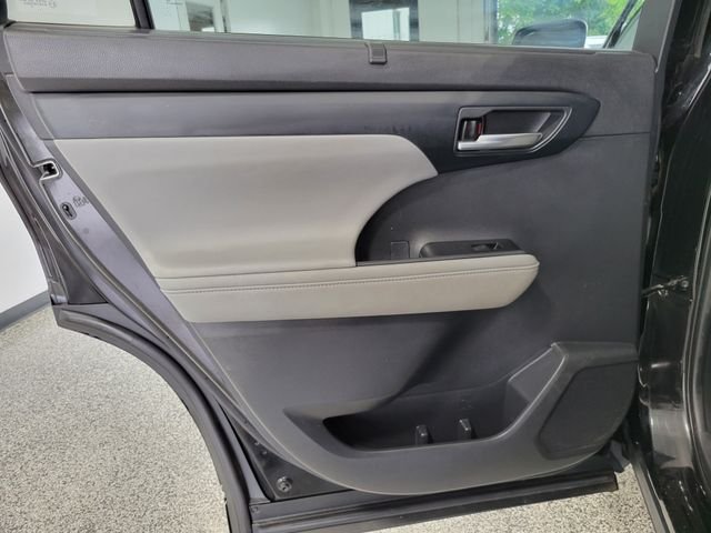 Used 2020 Black Toyota XLE image 21