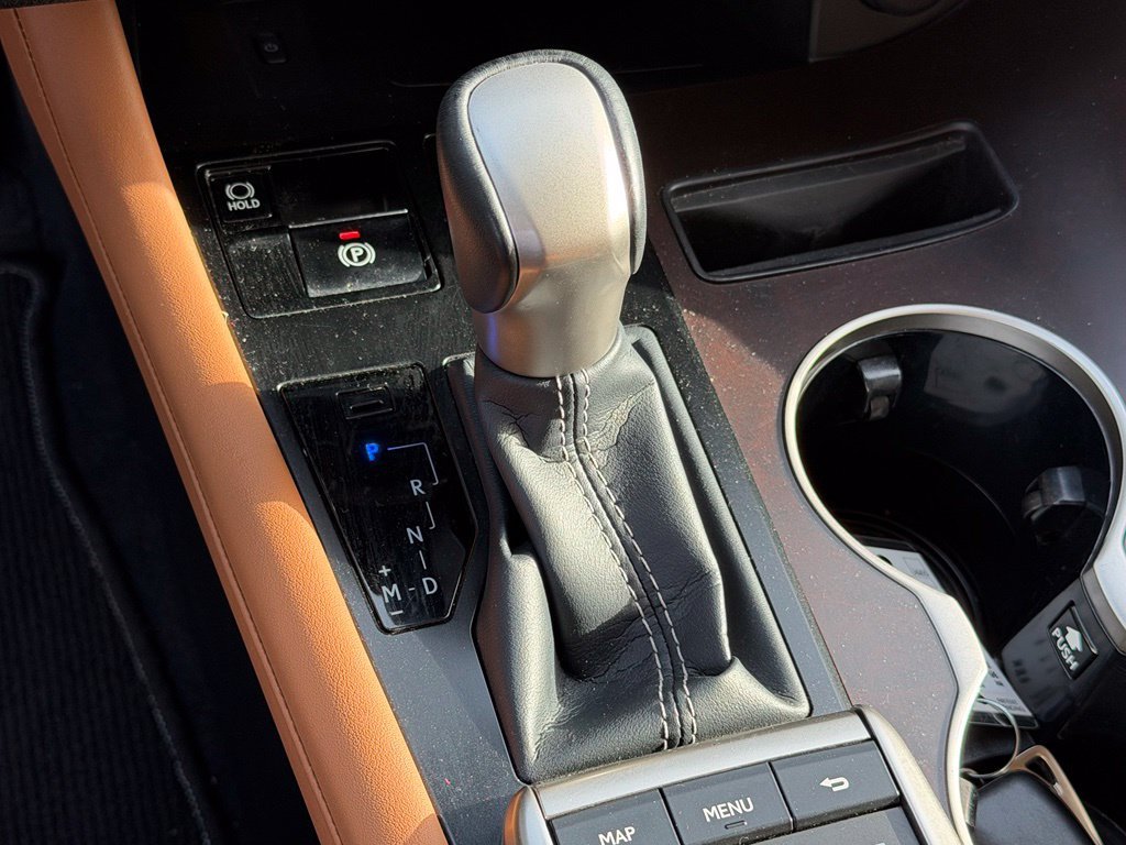 Used 2021 White Lexus 350 image 16