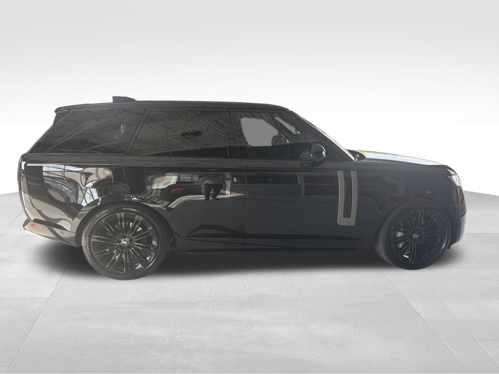 Used 2023 Black Land Rover SE image 6