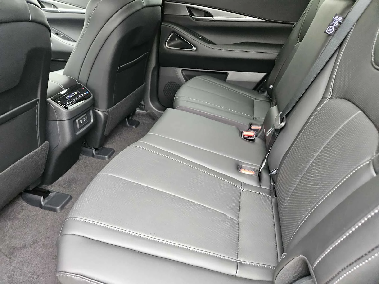New 2026 RADIANT WHITE INFINITI Luxe FWD image 21