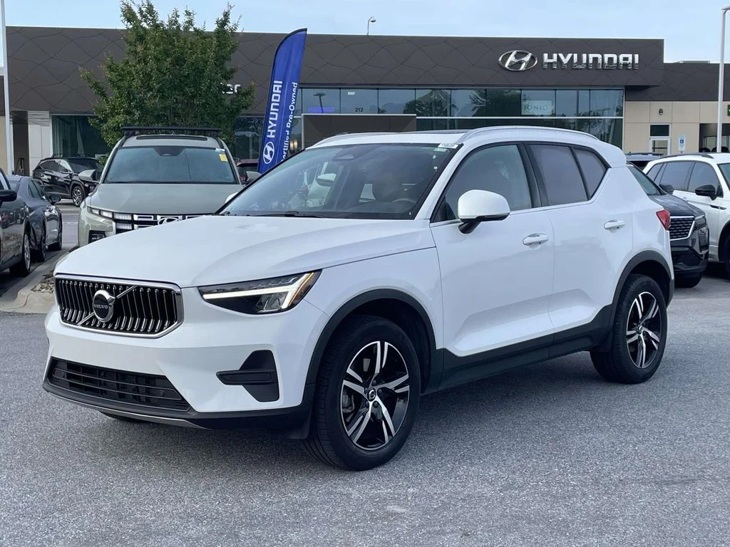 Certified Used 2025 Crystal White Volvo Core image 24