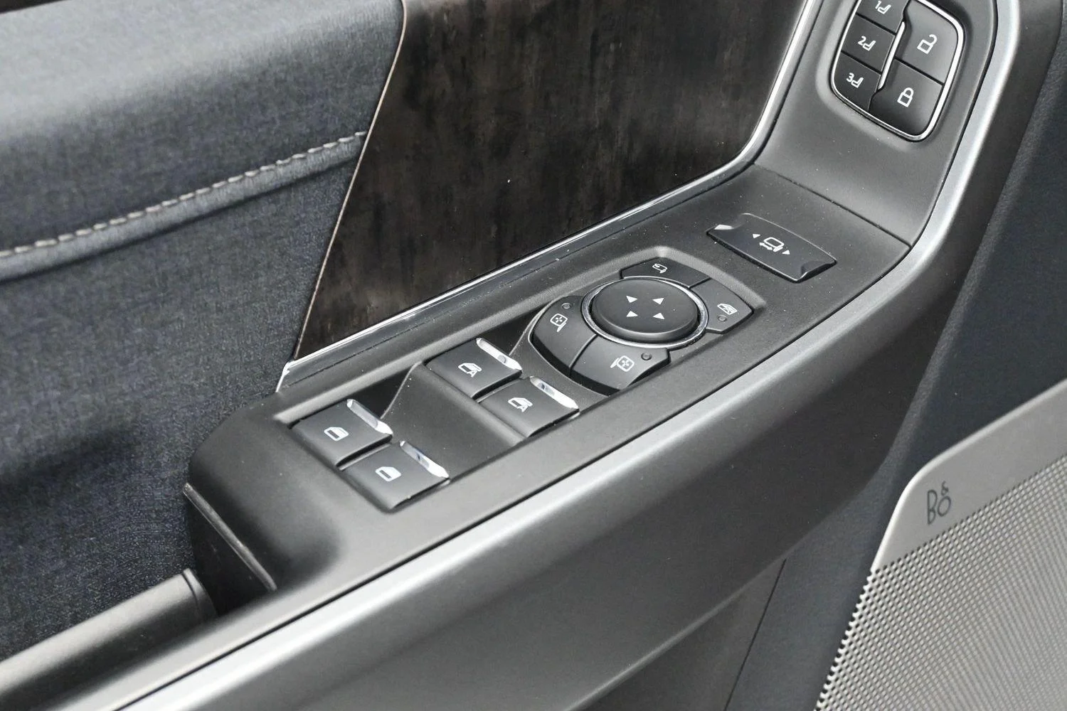 Used 2025 White Ford XL image 11