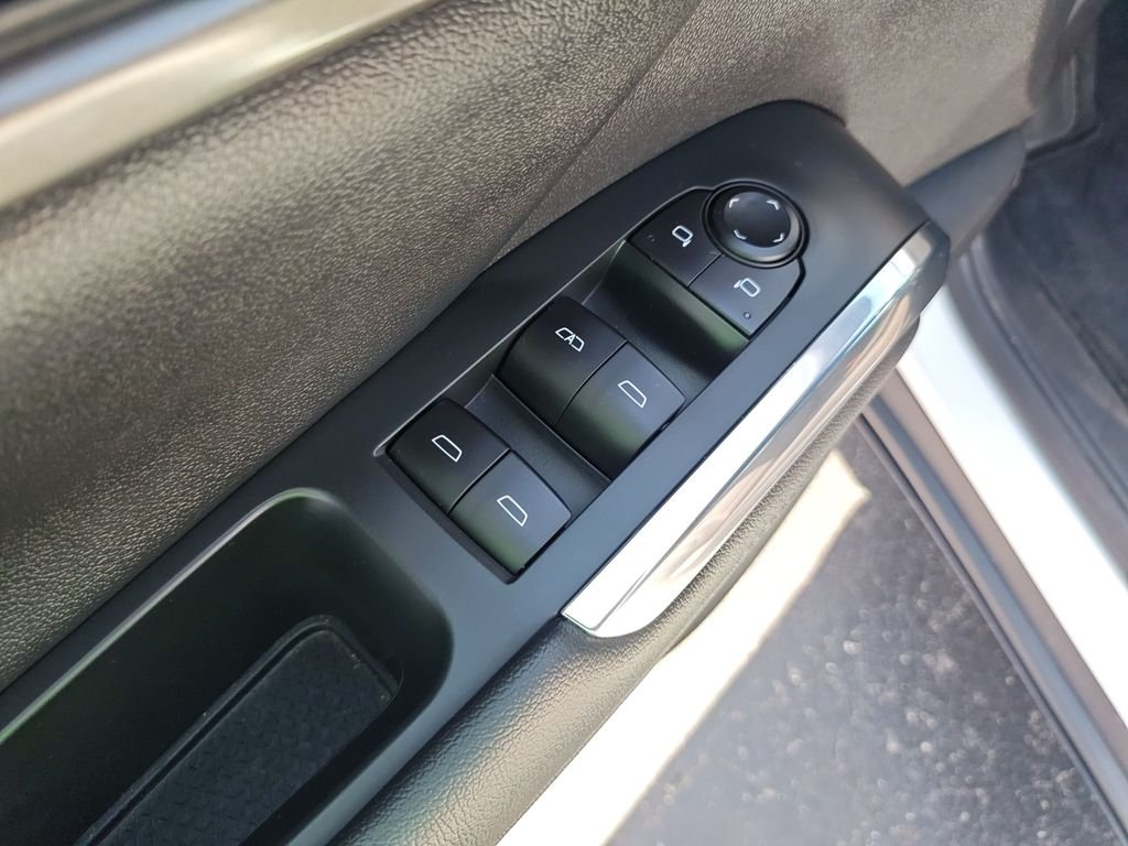Used 2025 White Chevrolet LT image 11