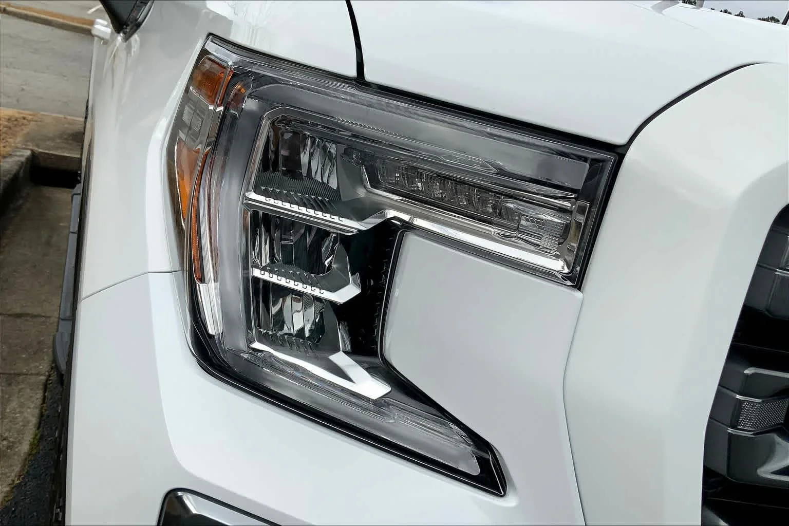Used 2020 Summit White GMC AT4 image 27