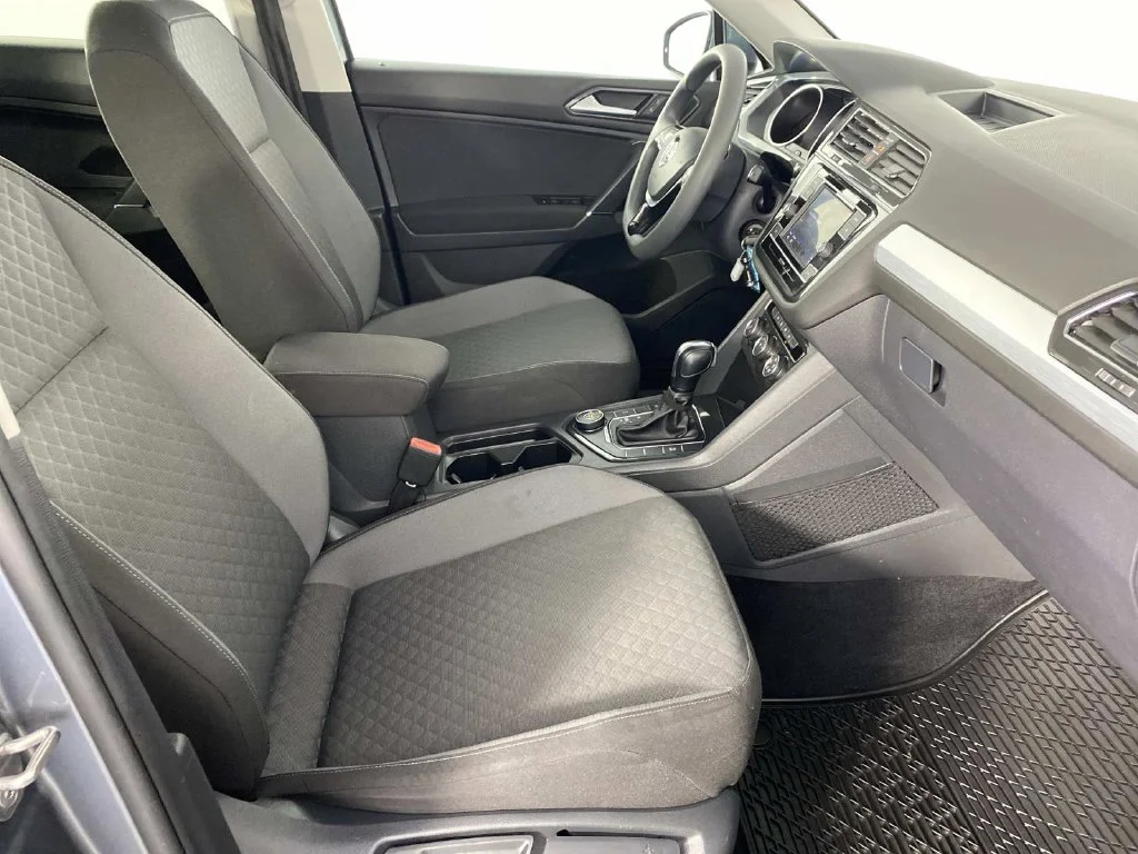 Used 2018 Platinum Gray Metallic Volkswagen 2.0T S image 11