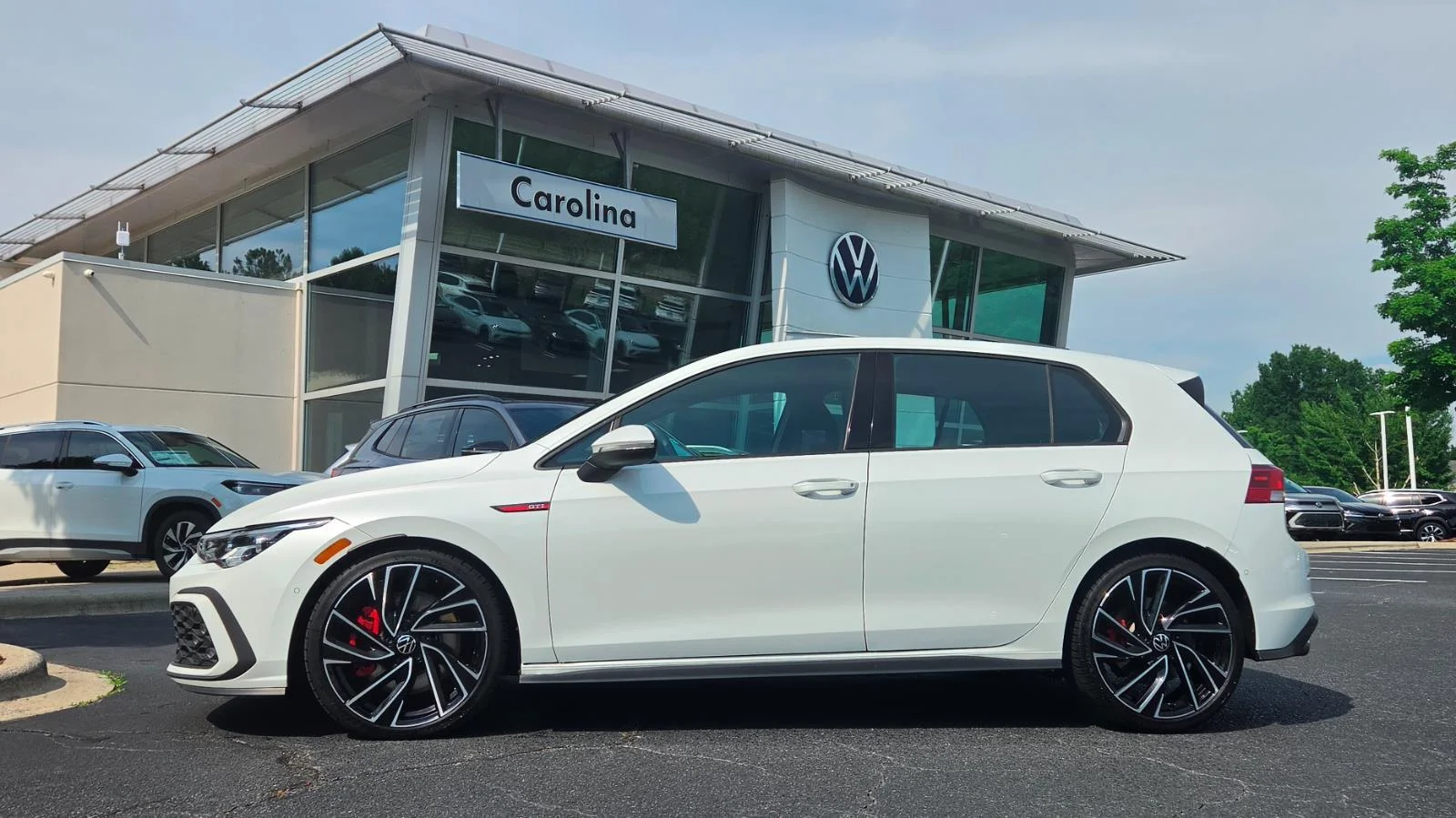 Used 2023 Opal White Pearl Volkswagen Autobahn image 2