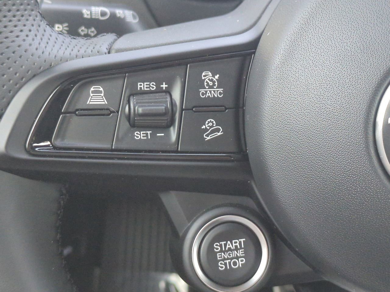 2025 Alfa Romeo Stelvio Base - Photo 24