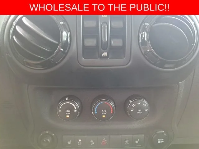Used 2014 White Jeep Unlimited Sahara image 21