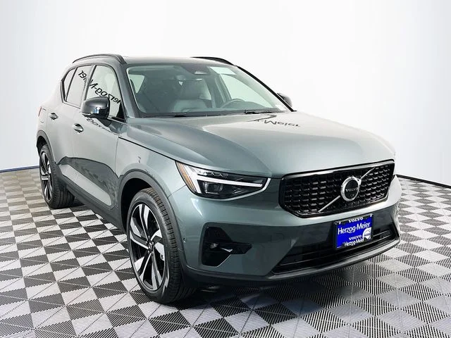 2026 Volvo XC40 B5 Ultra Dark AWD's photo