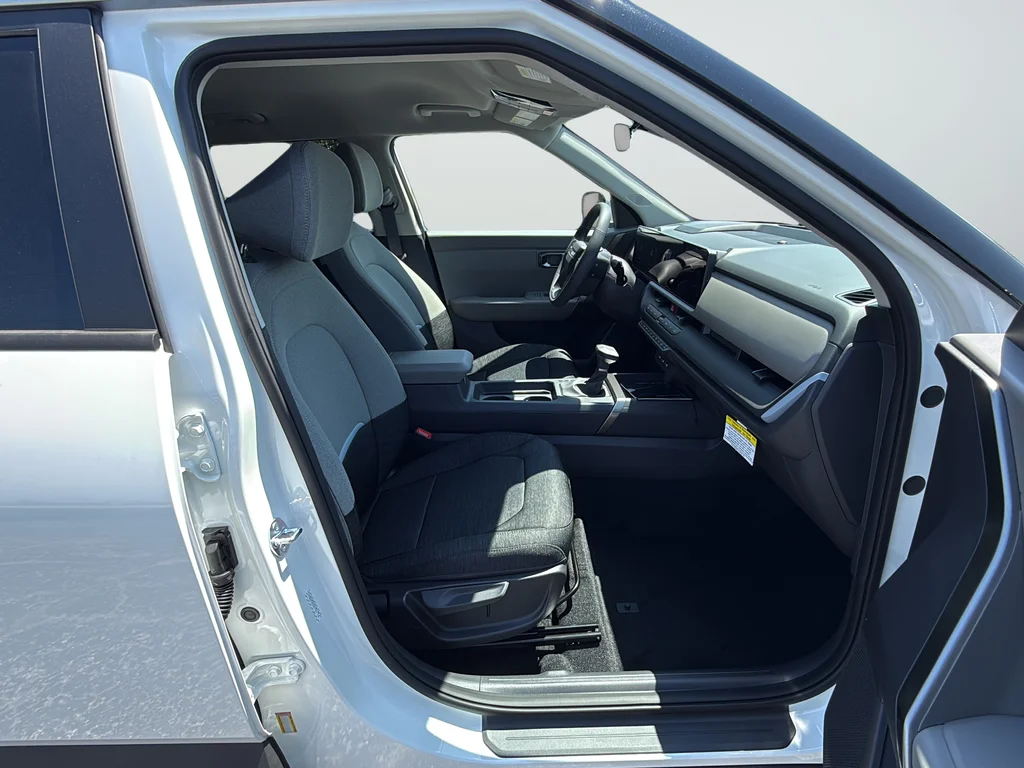 New 2027 Snow White Pearl Kia LX image 12