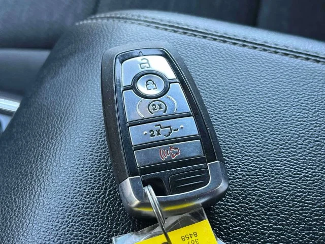 Certified Used 2023 Avalanche Ford XLT image 38