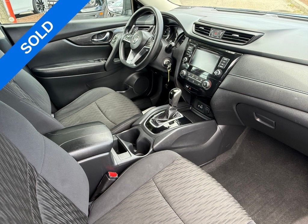 Used 2018 Caspian Blue Nissan S image 26