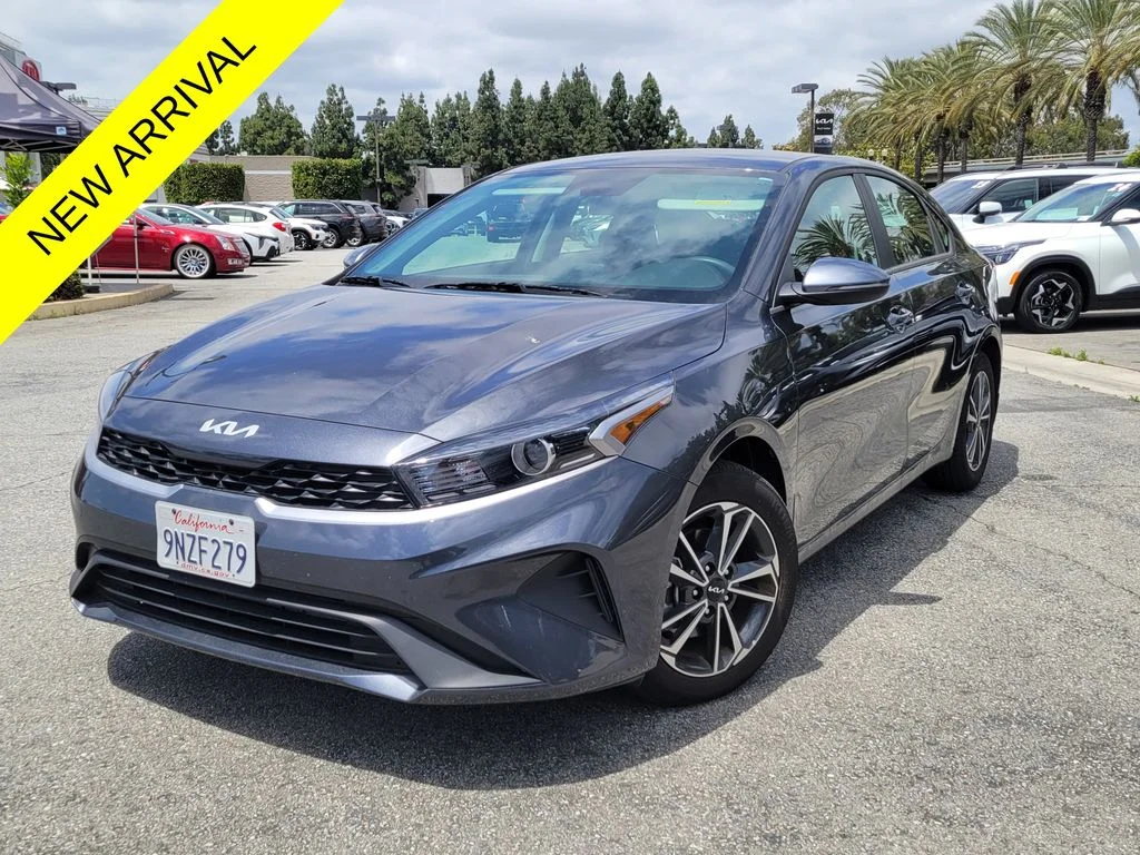 2024 Kia Forte LXS AT's photo