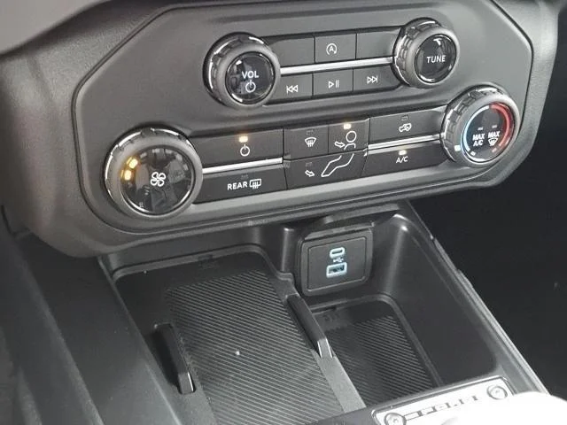 2025 Ford Bronco 4-Door Base - Photo 31