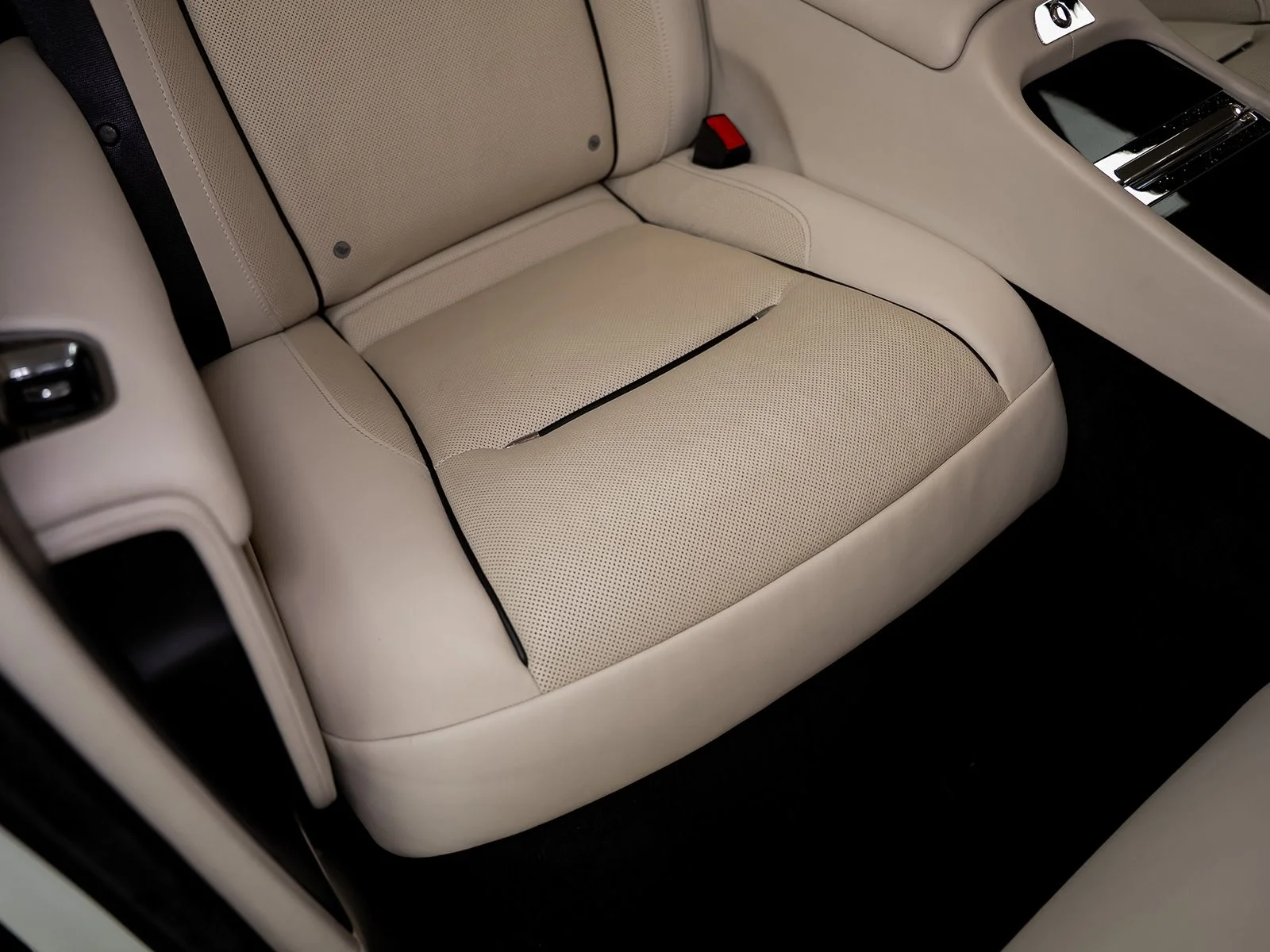 Used 2017 White Rolls-Royce Base image 37