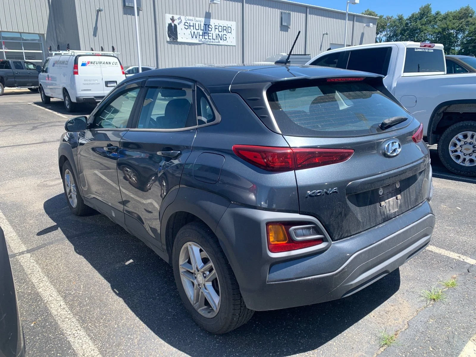 Used 2020 Gray Hyundai SE image 3