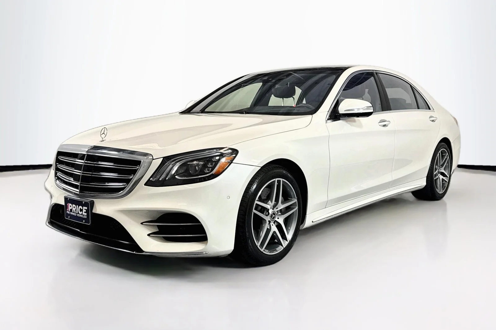 Used 2019 Designo Diamond White Mercedes-Benz S 560 image 1
