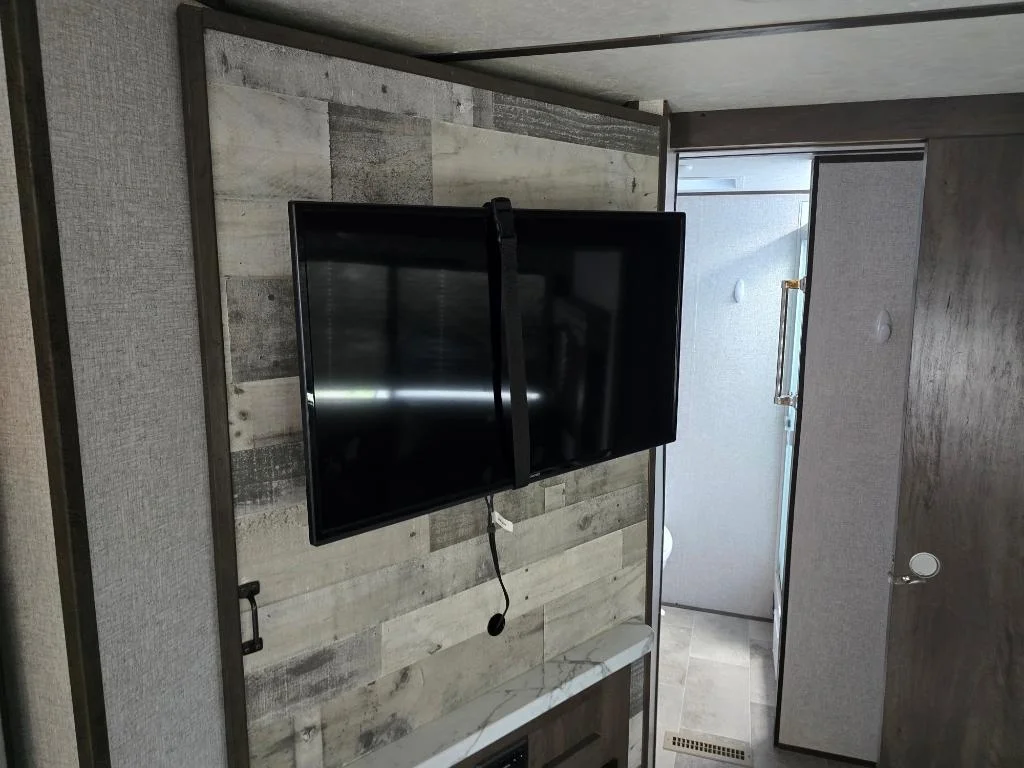 Used 2021 White Coleman  image 26