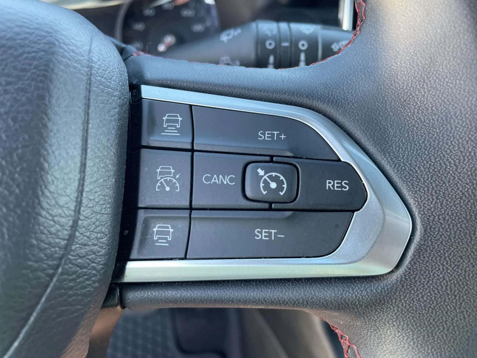 Used 2024 White Jeep Trailhawk 4x4 image 28