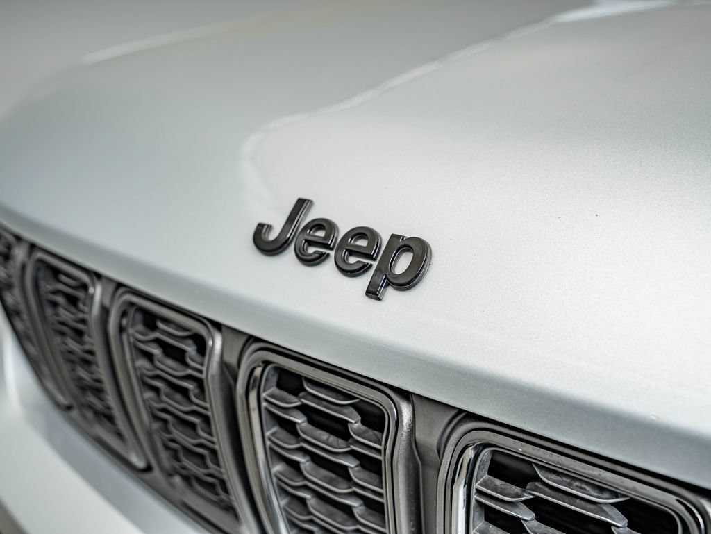 Used 2025 Silver Zynith Jeep Limited image 12