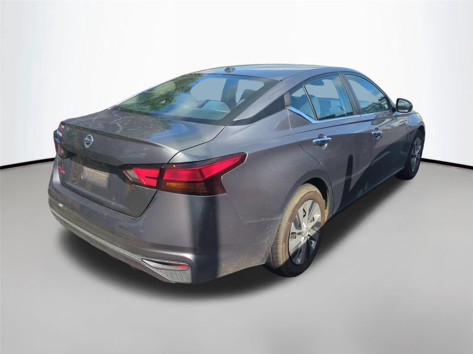 Used 2020 Gun Metallic Nissan 2.5 S image 4