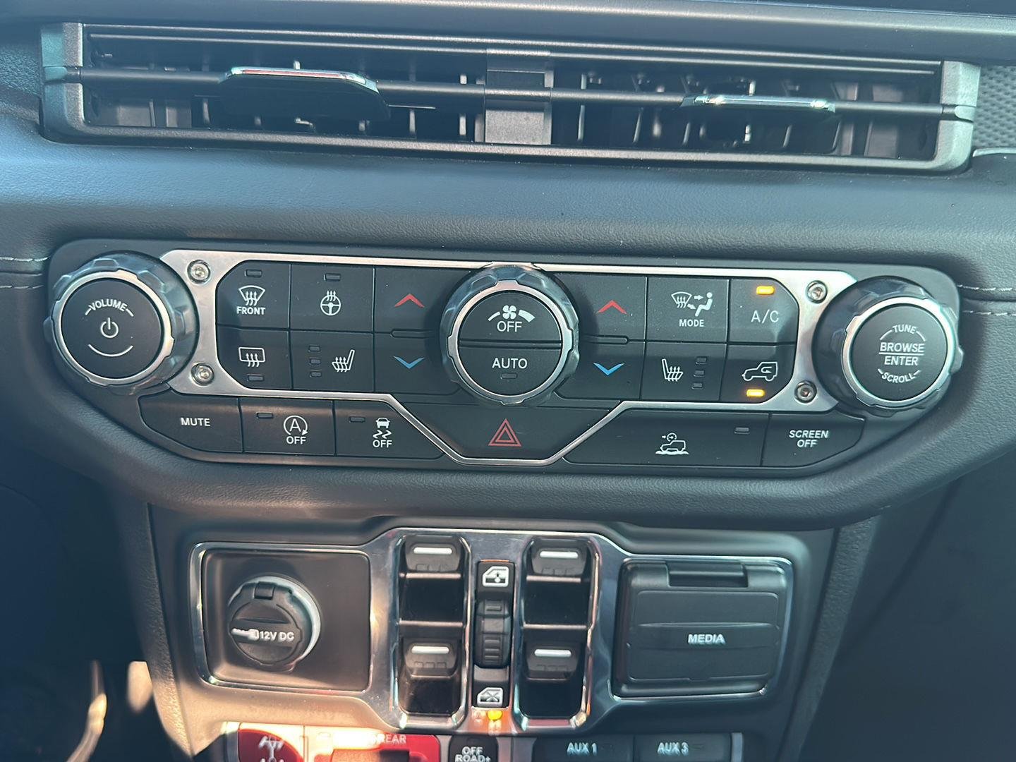 Used 2025 41 Jeep Rubicon image 24