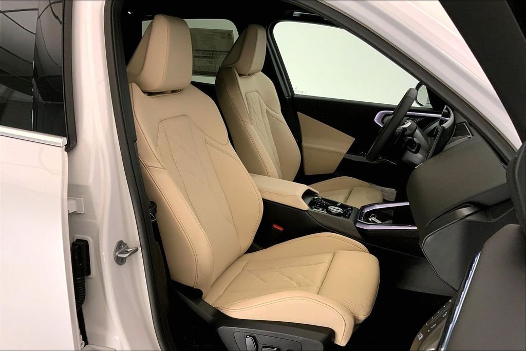 New 2026 Mineral White Metallic BMW xDrive image 7