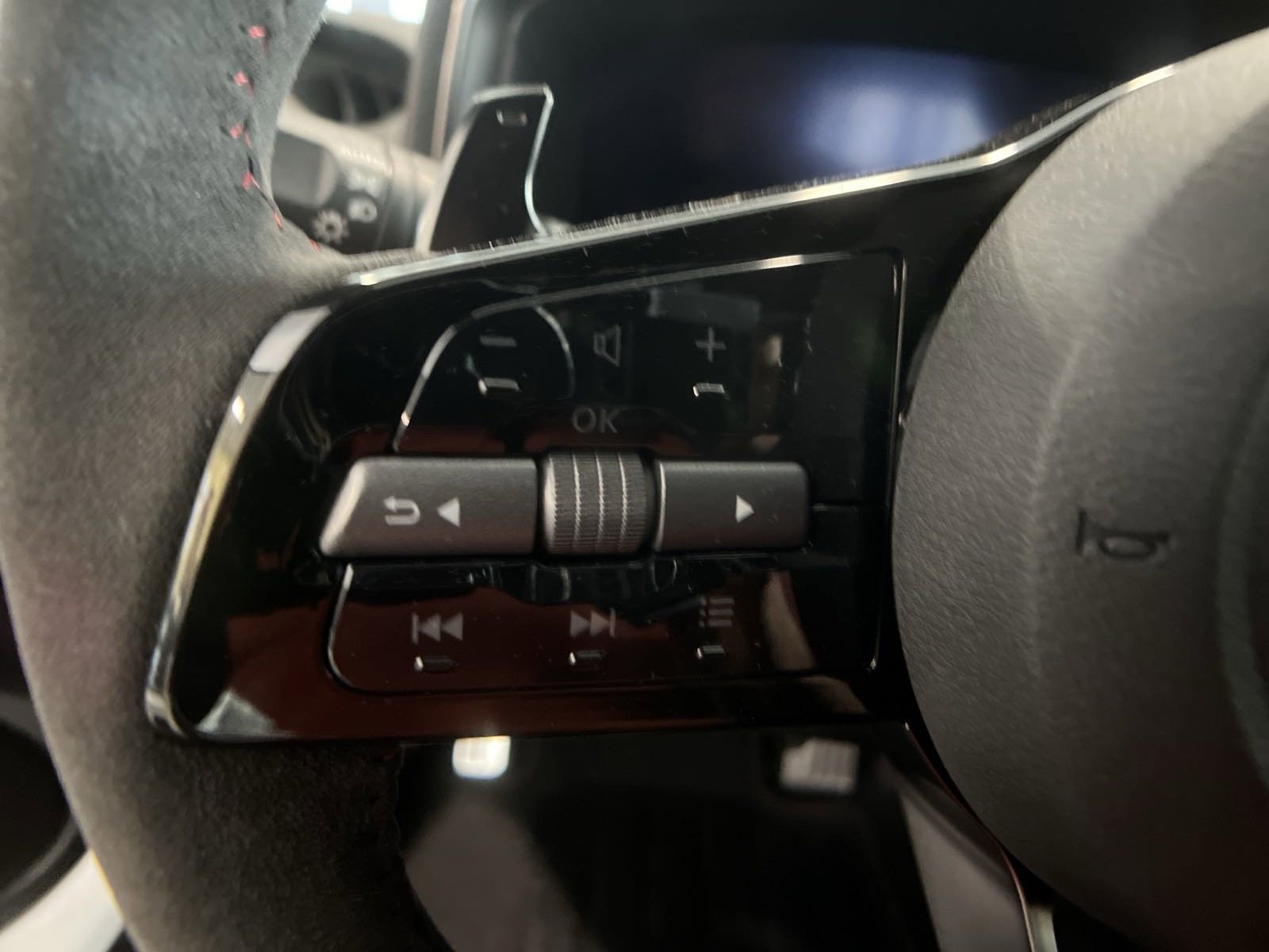 New 2024 Two-tone Everest White TriCoat / Super Black Nissan NISMO® image 19