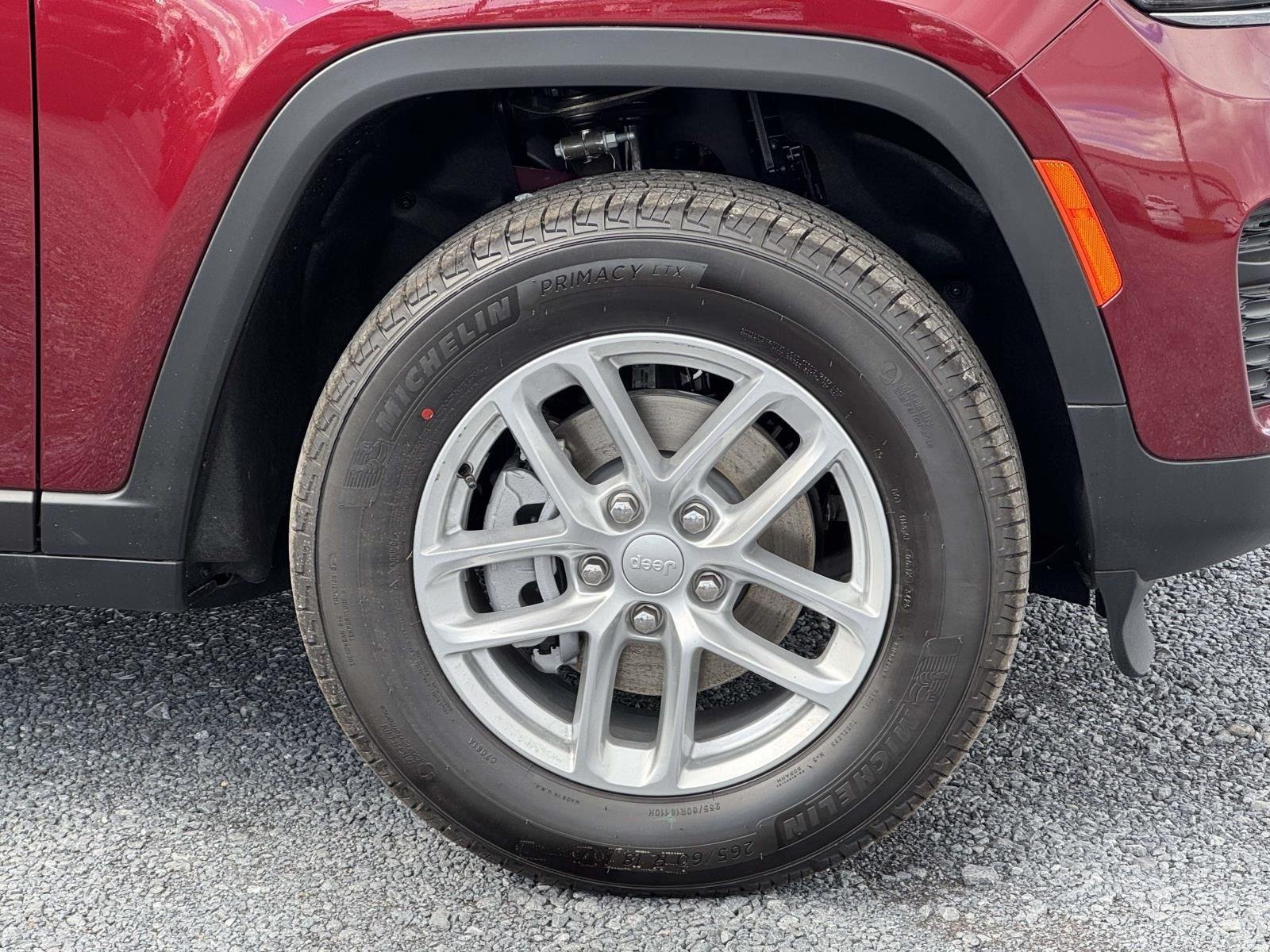 New 2025 Velvet Red Pearl-Coat Exterior Paint Jeep Laredo X image 24