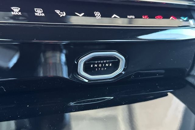 New 2026 Velvet Red Pearl-Coat Exterior Paint Jeep Laredo image 23