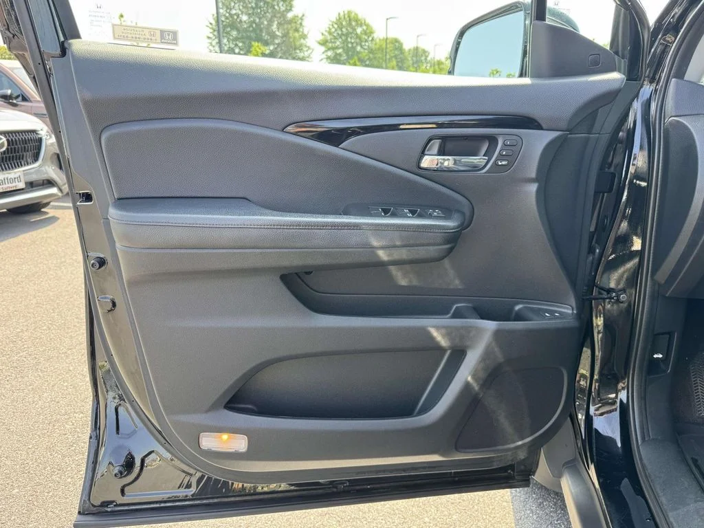 Used 2019  Honda Touring image 27