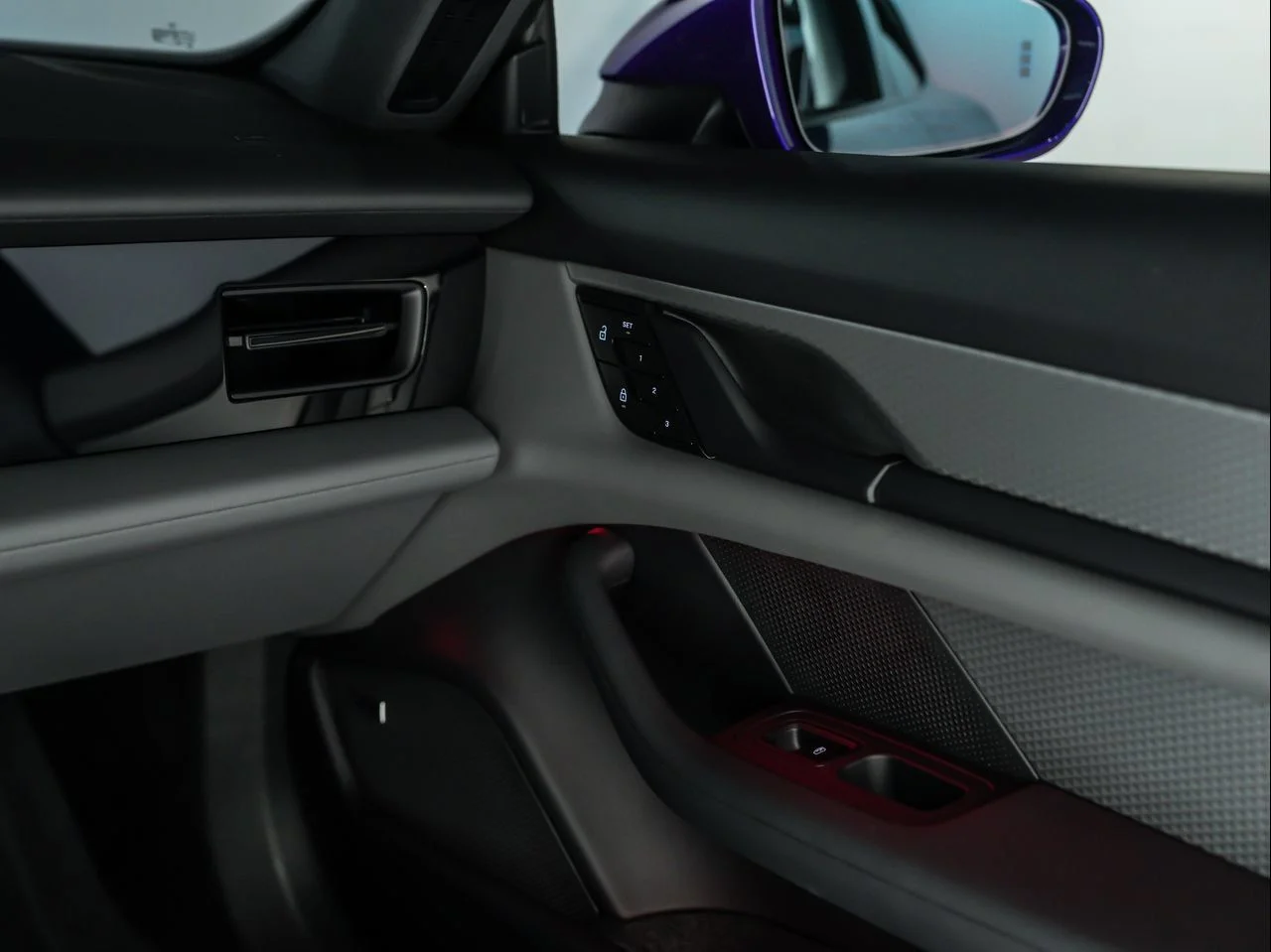 2025 Porsche Taycan Base - Photo 30