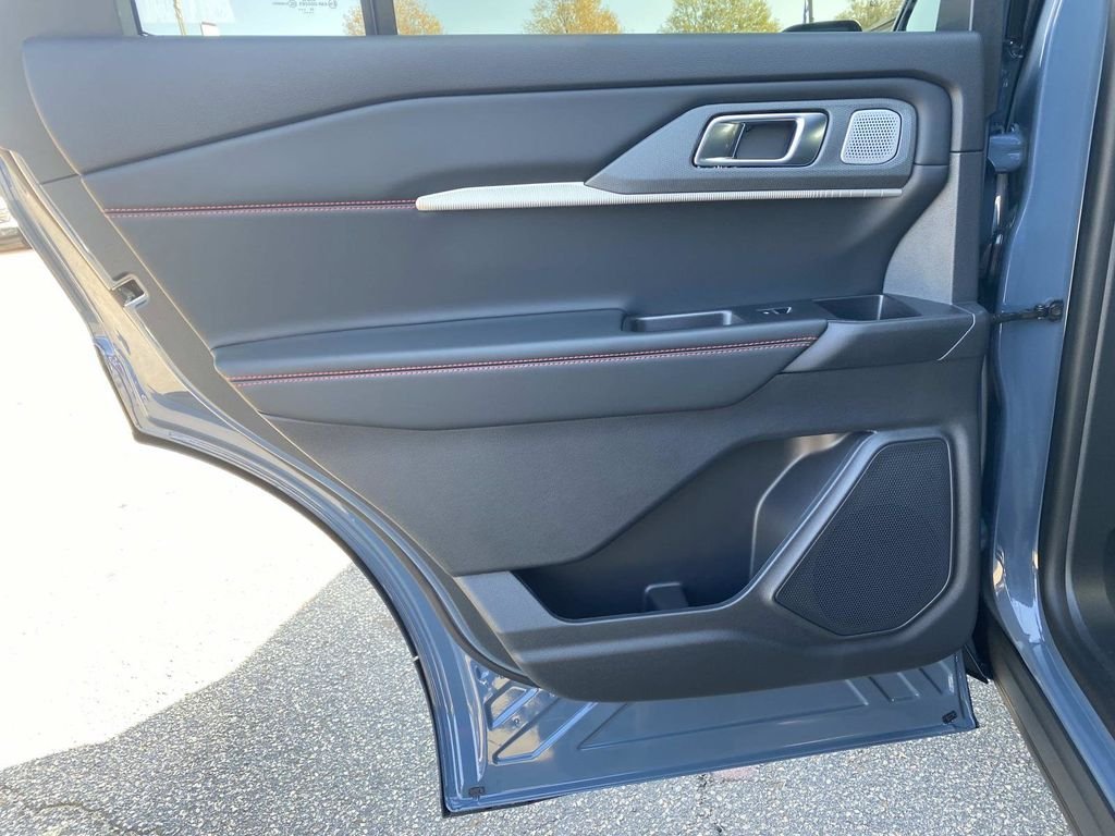 2026 Ford Explorer ST - Photo 9