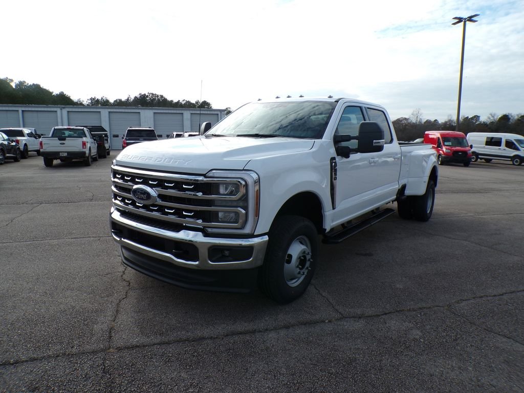 New 2026 Oxford White Ford F-350® XLT image 3
