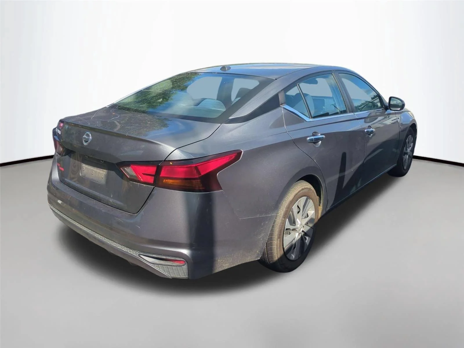 Used 2020 Gun Metallic Nissan 2.5 S image 4