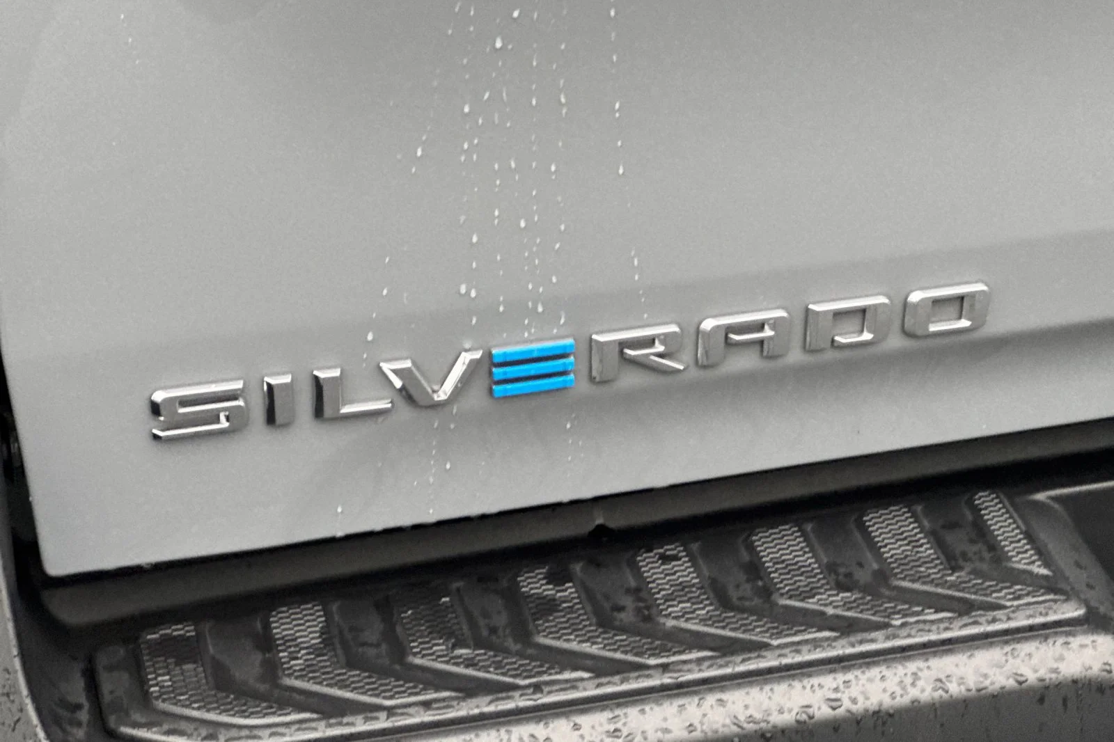 2025 Chevrolet Silverado EV LT - Photo 31