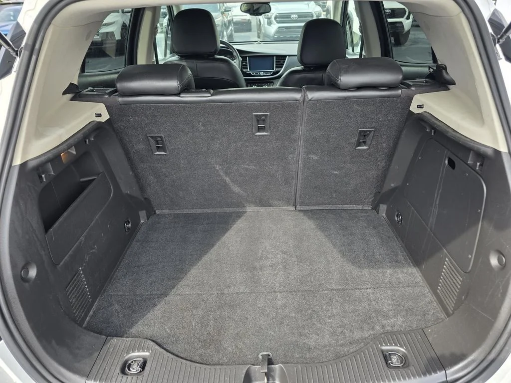 Used 2020 Summit White Buick Essence image 17