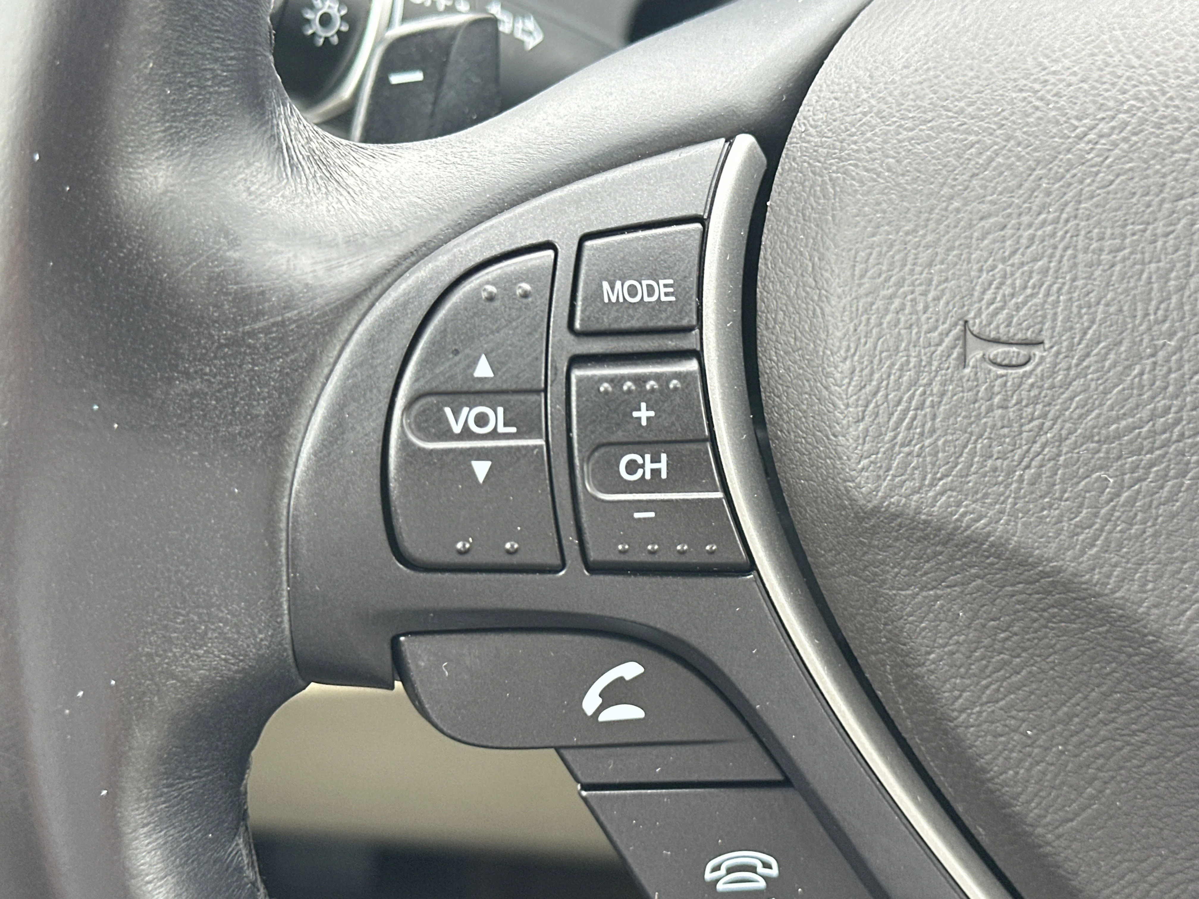 Used 2017 White Diamond Pearl Acura Advance Package image 27